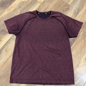 Rhone Vapor Training Tee Burgundy Heather Stretch Athletic Performance Tee